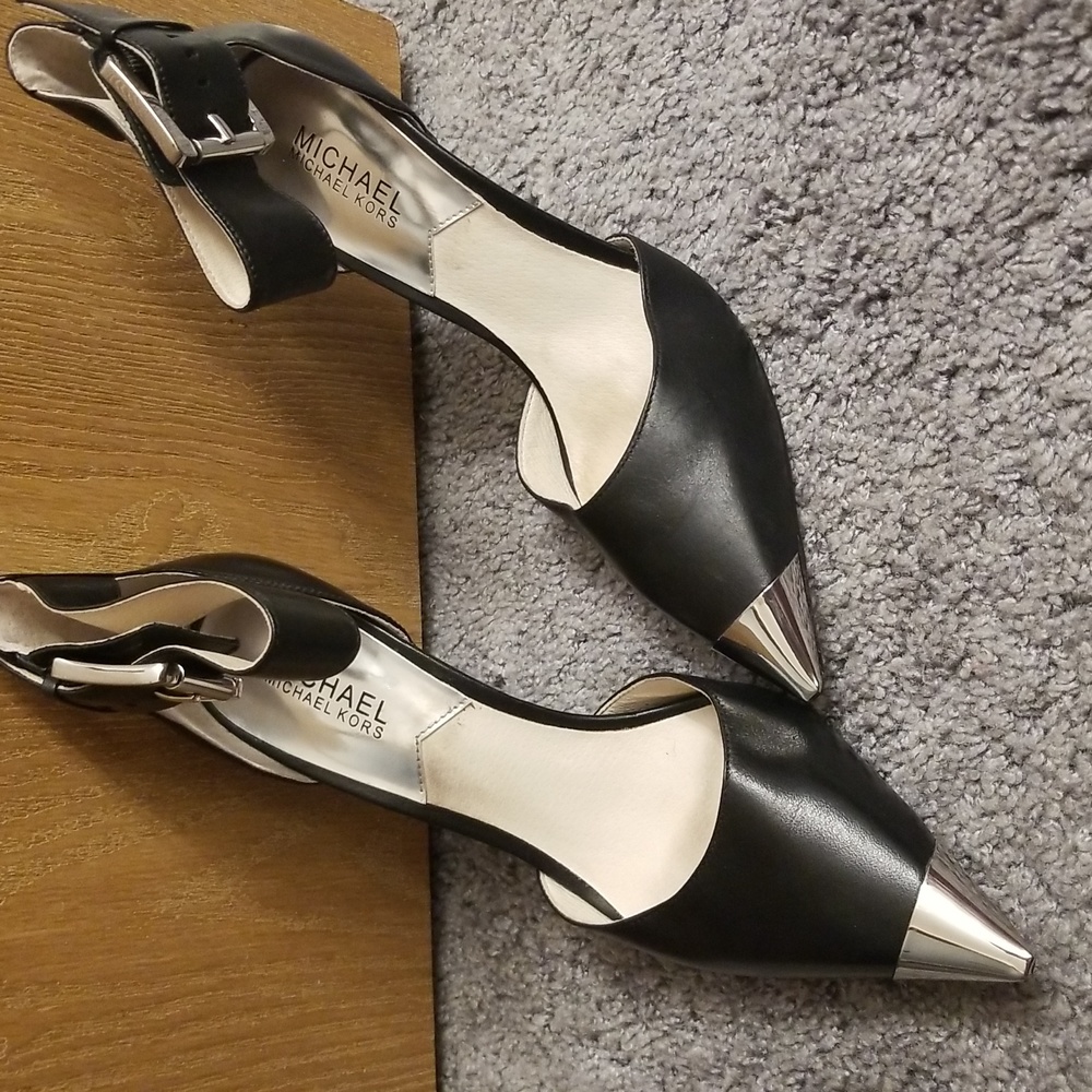 Michael Kors black pumps